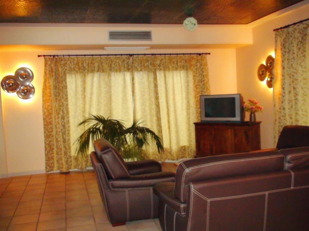 Motel Des Bruyeres Lamotte-Beuvron Exteriér fotografie